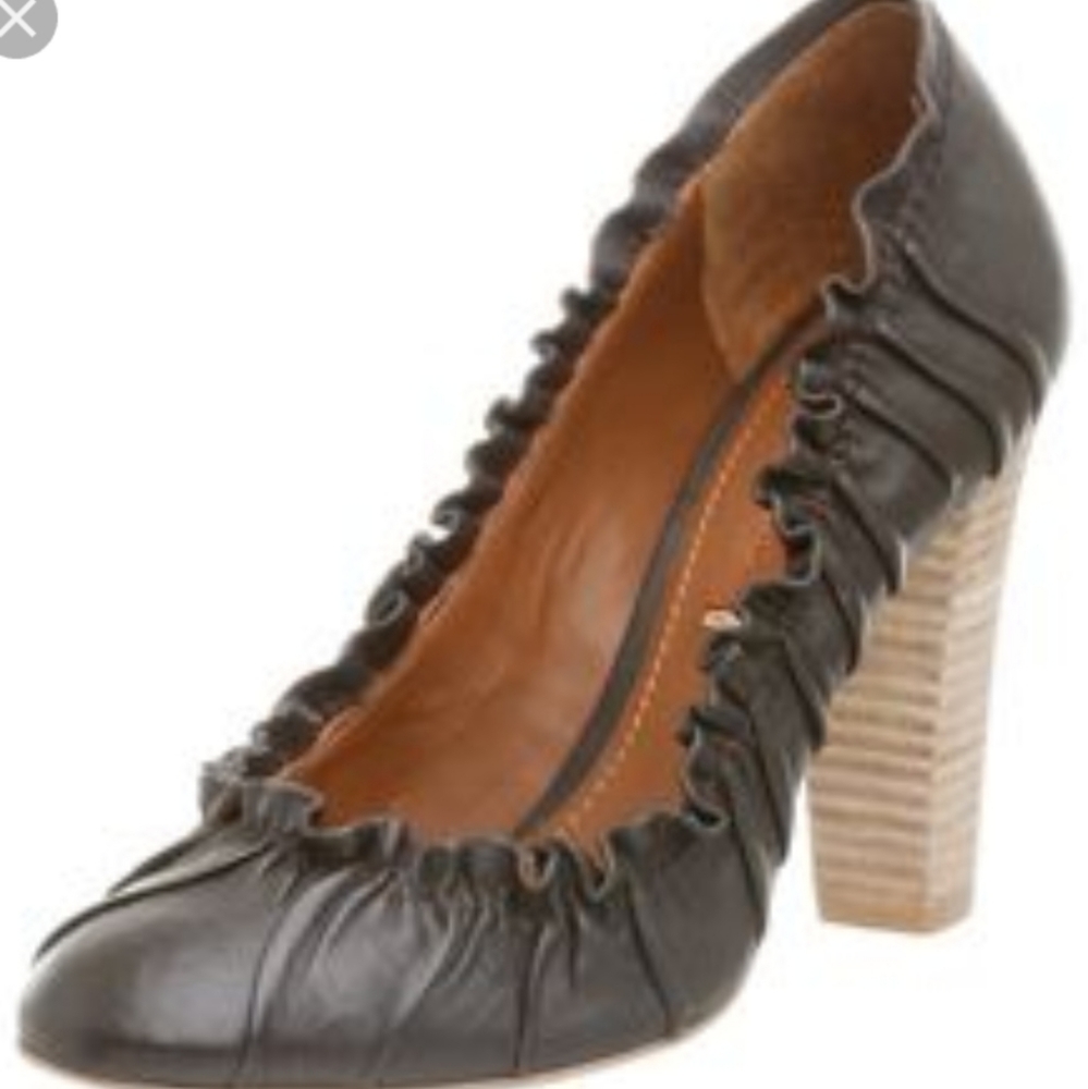 BCBG MAX AZRIA brown frilled pump